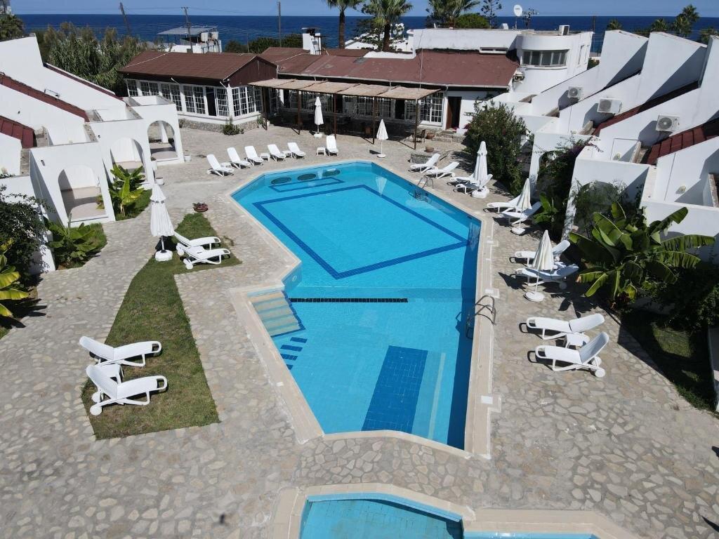 Club Lapethos Hotel