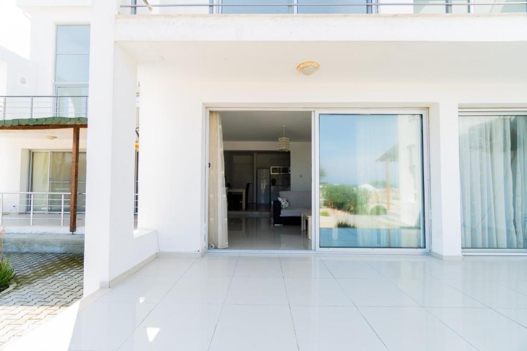 Spacious Three-Bedroom Apartment With Sea View A2
