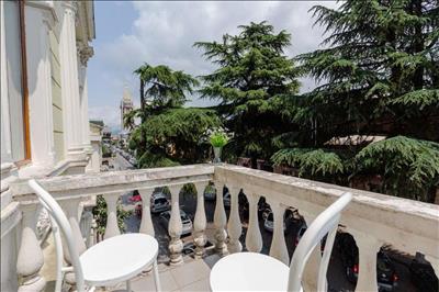 Near Piazza Apartment 1bedroom And 1bath And Balcony