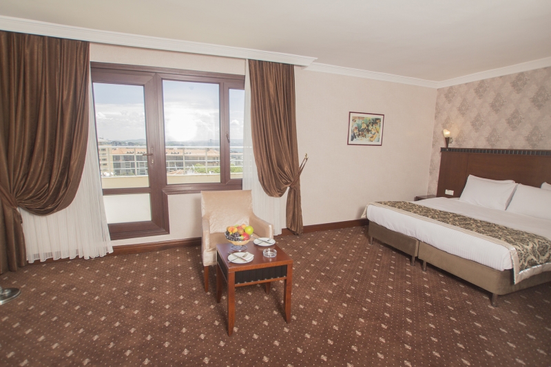 Crestium Hotel Premium Square