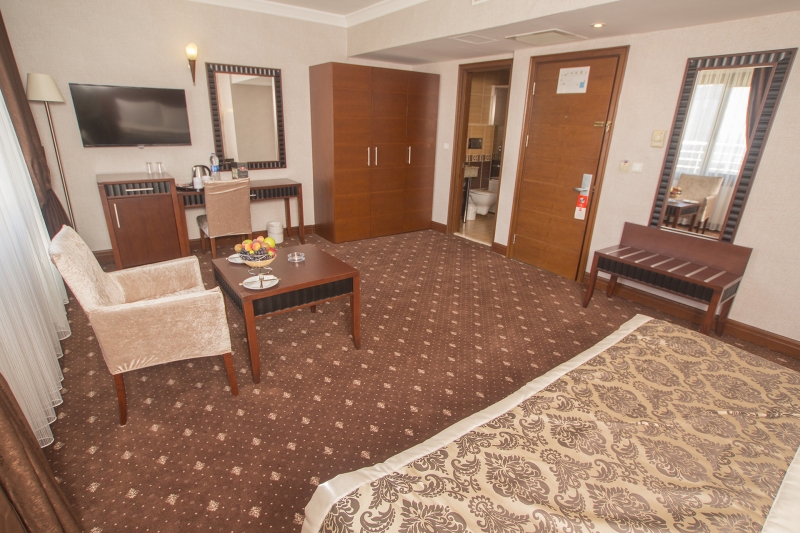 Crestium Hotel Premium Square