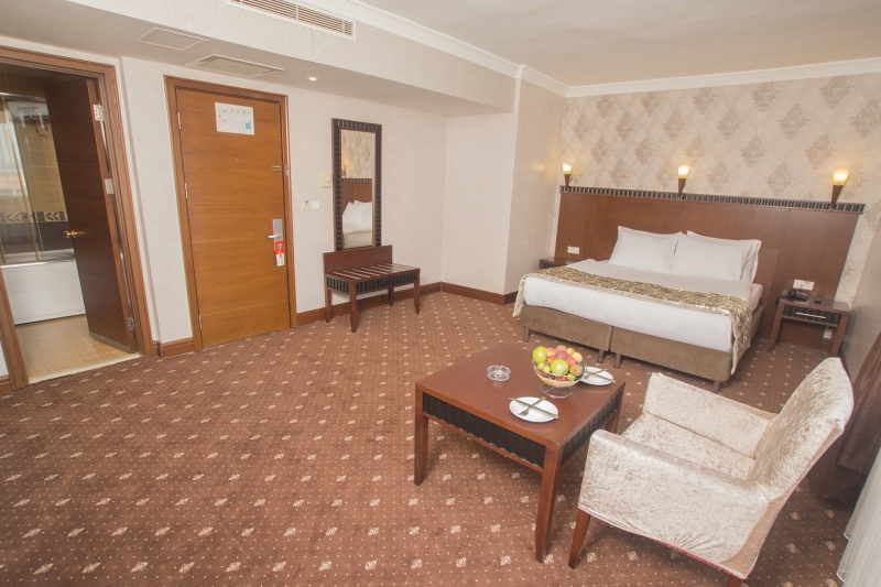 Crestium Hotel Premium Square