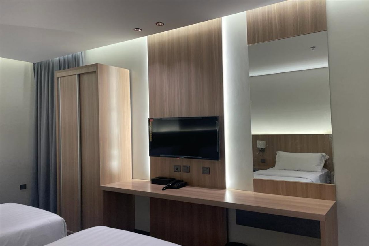 Evaros Hotel