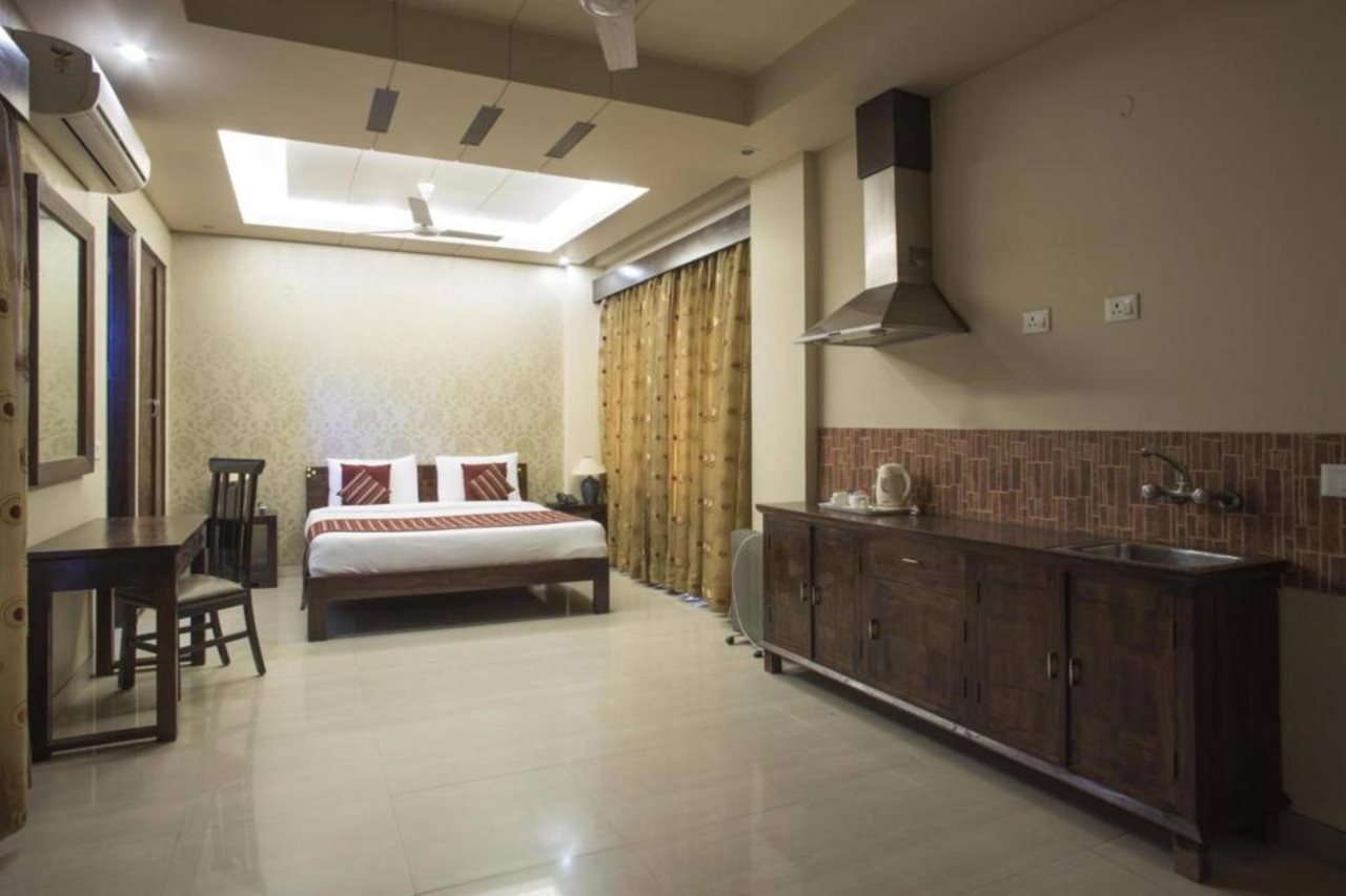 Tavisha Villa Film City Road