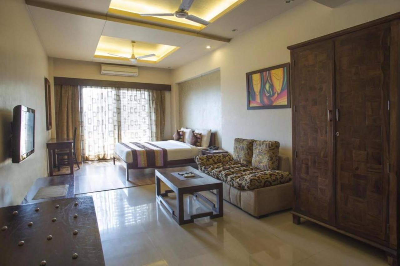 Tavisha Villa Film City Road