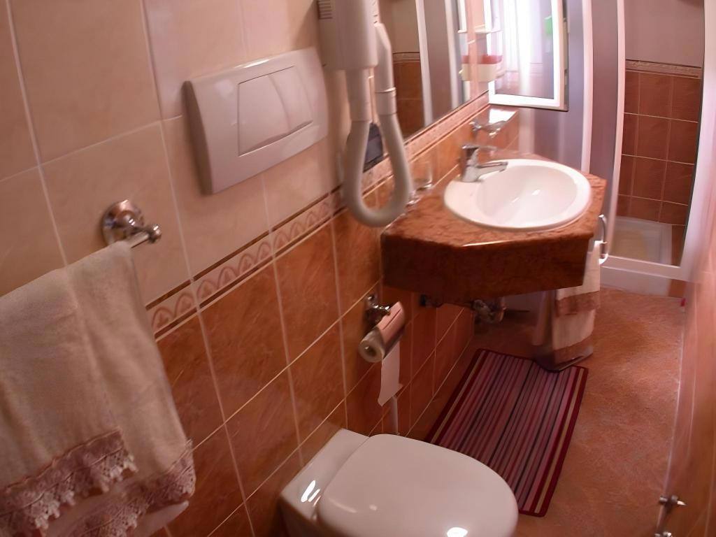 3 Coins Trevi Fountain