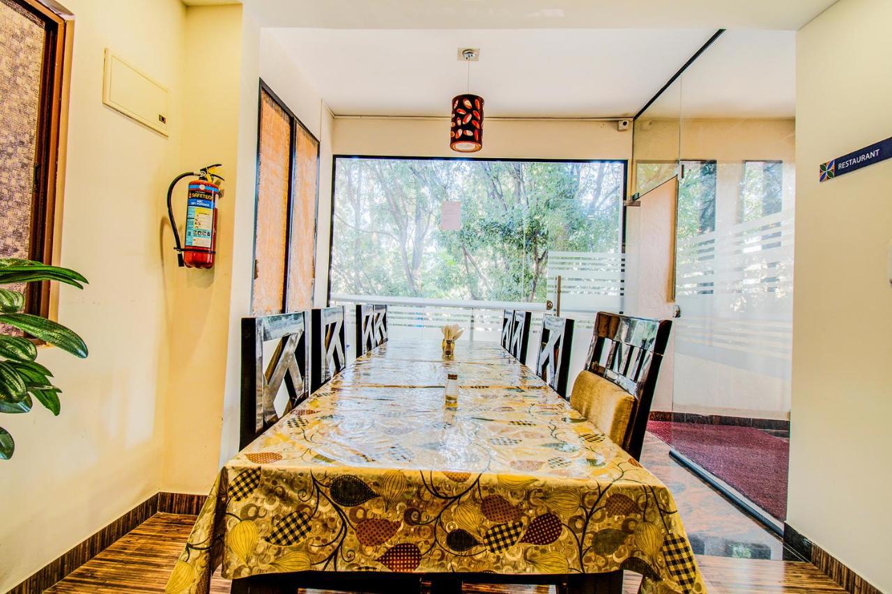 Fabhotel Corporate Crown