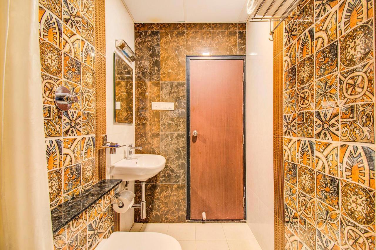 Fabhotel Corporate Crown