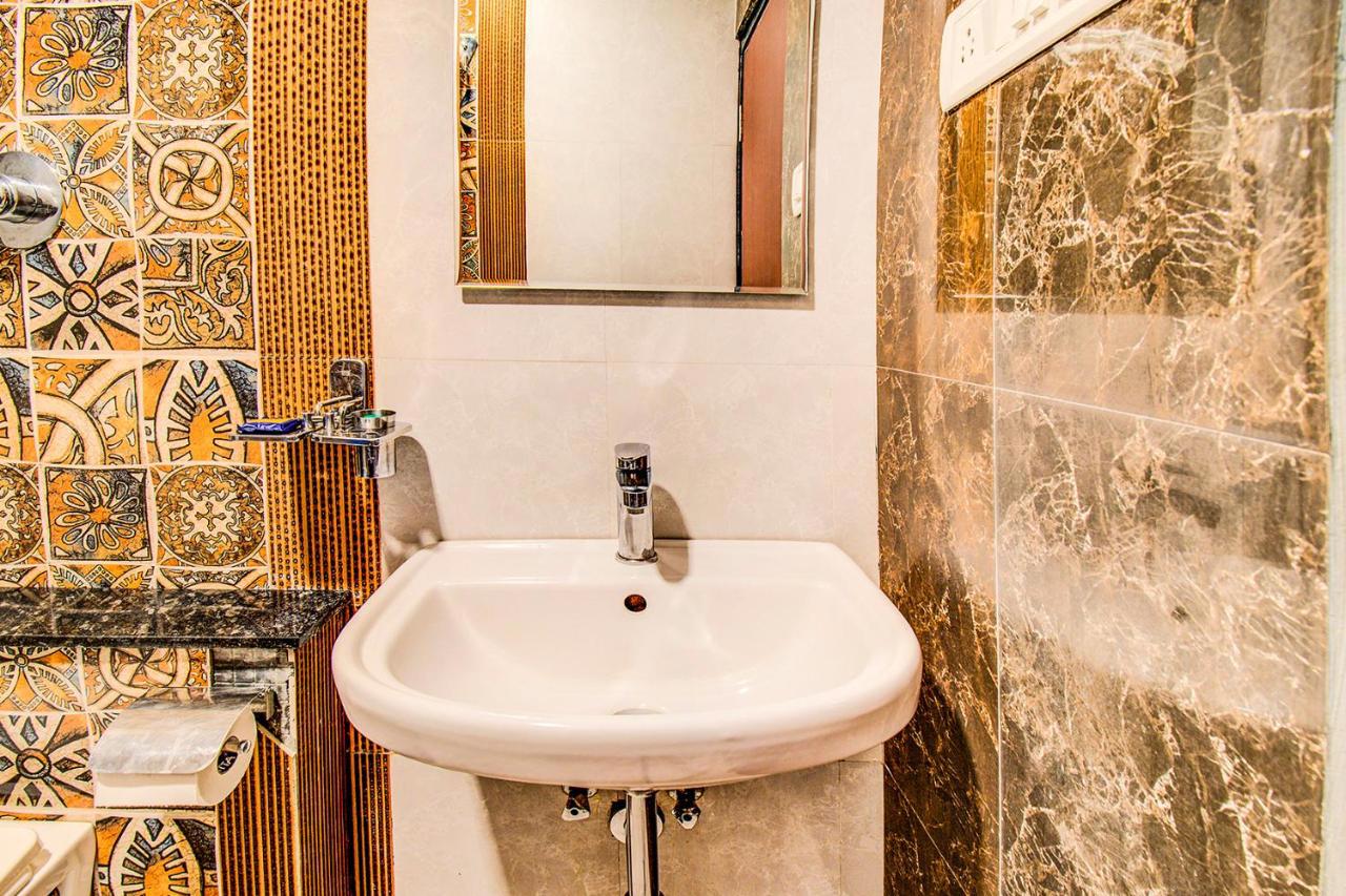 Fabhotel Corporate Crown