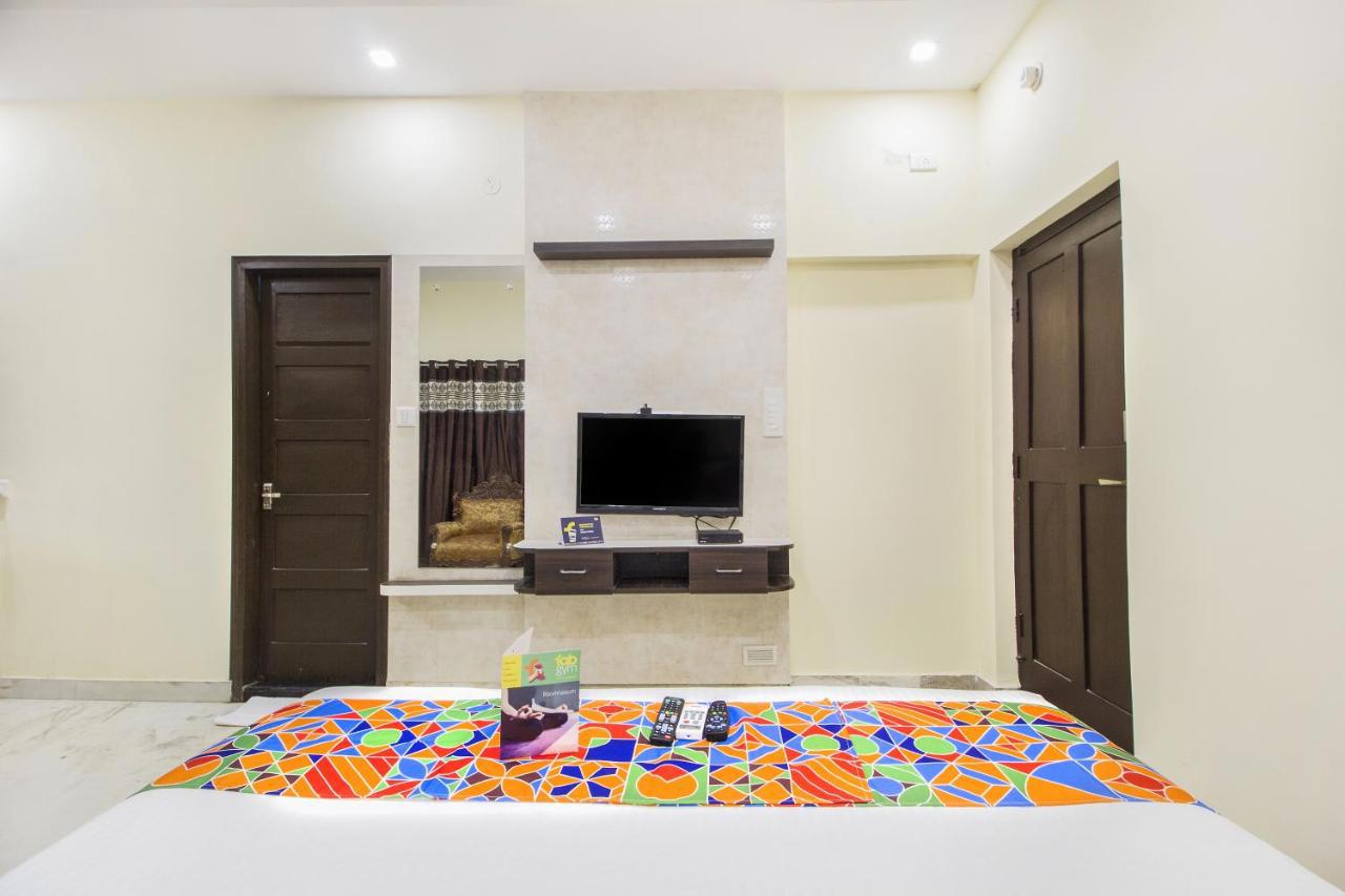 Fabhotel Crown Suites