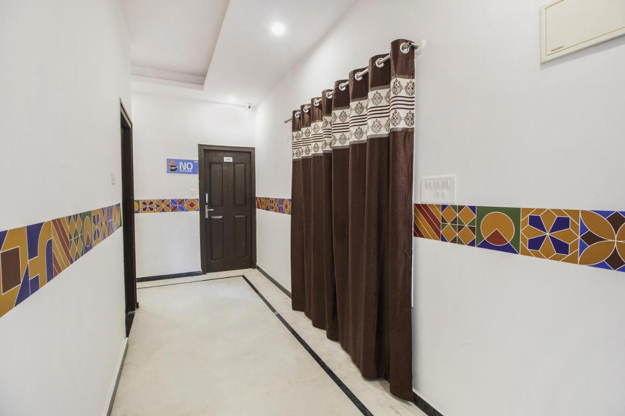 Fabhotel Crown Suites