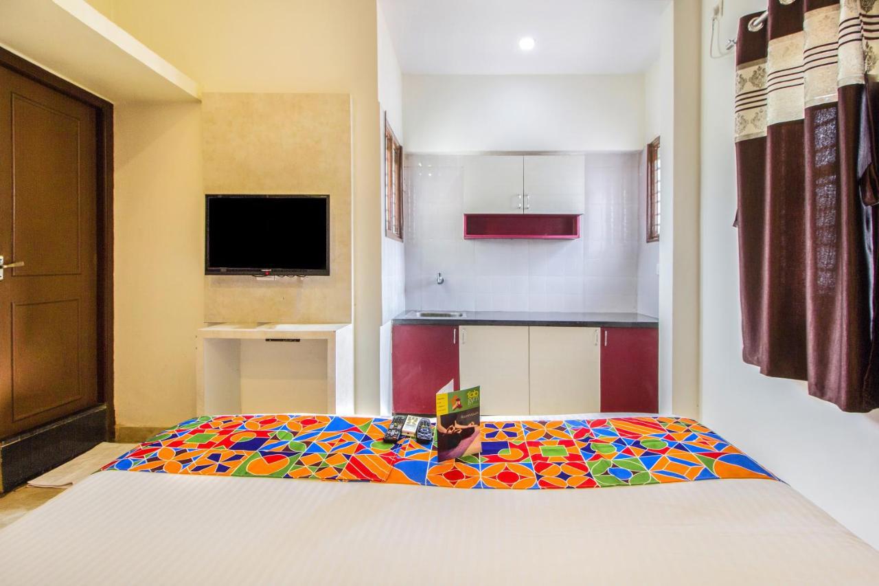 Fabhotel Crown Suites