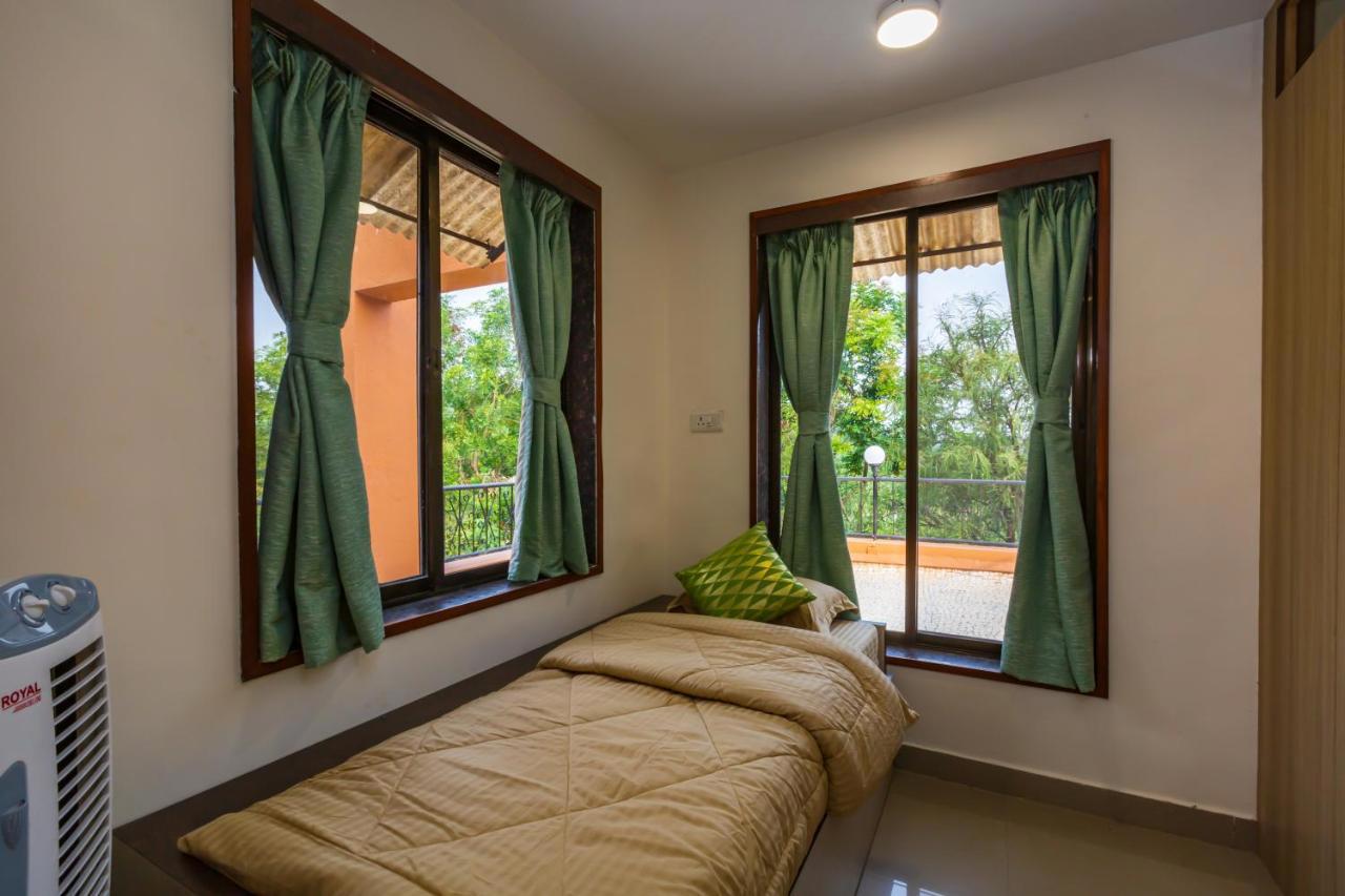 Saffronstays Ekaant, Vikramgad - Party-Perfect Pool Villa With Spacious Lawn