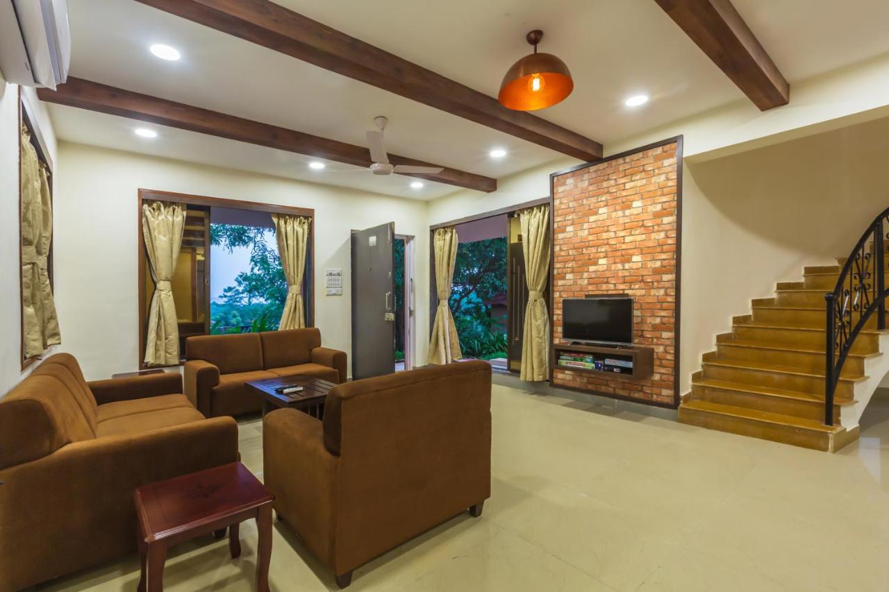 Saffronstays Ekaant, Vikramgad - Party-Perfect Pool Villa With Spacious Lawn