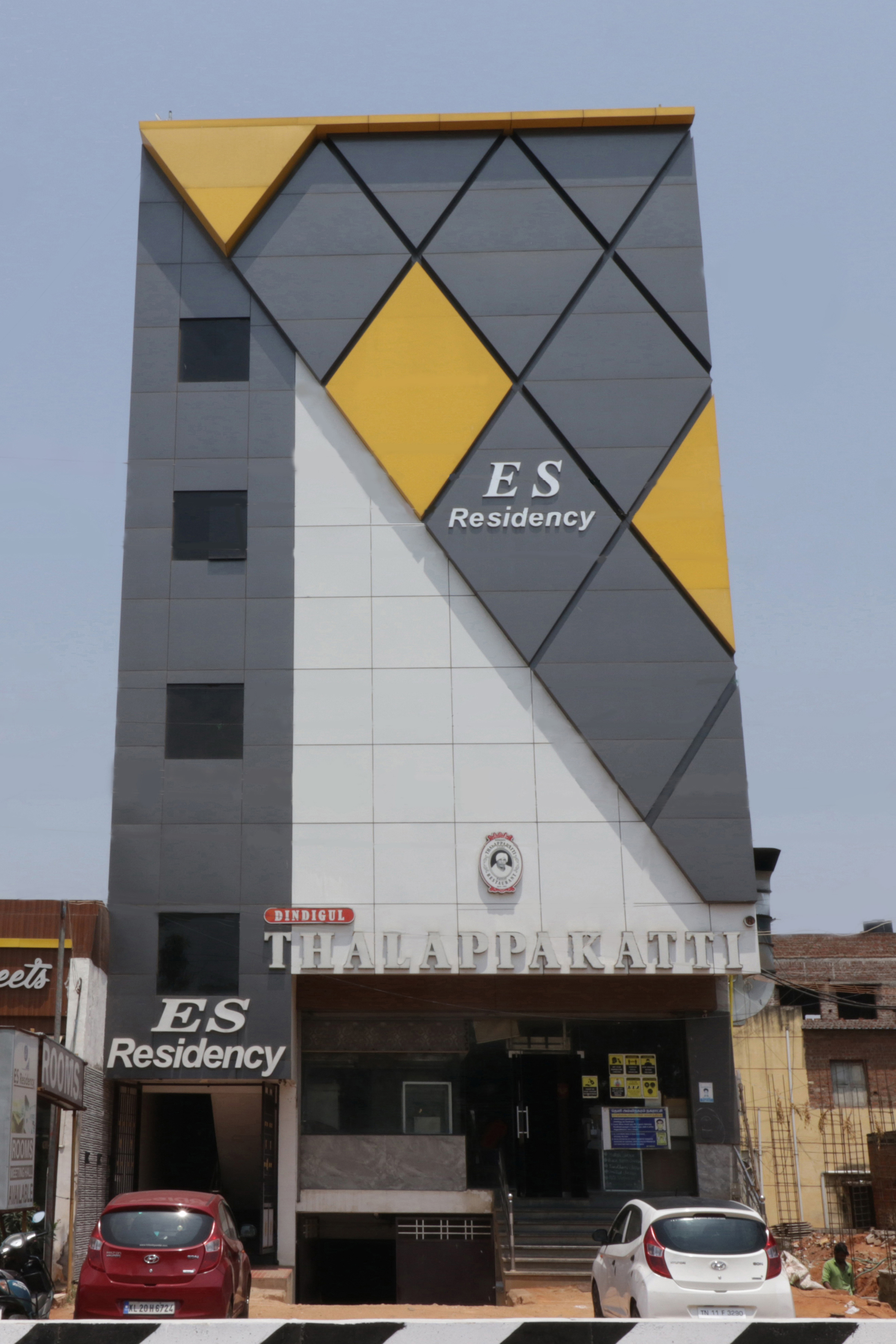 Es Residency