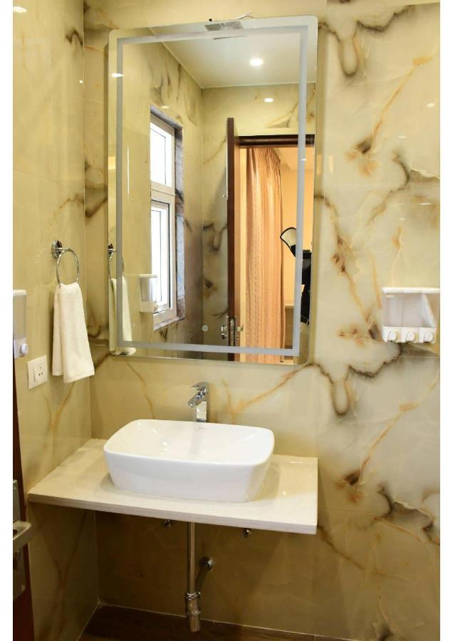 Aadat Hotel
