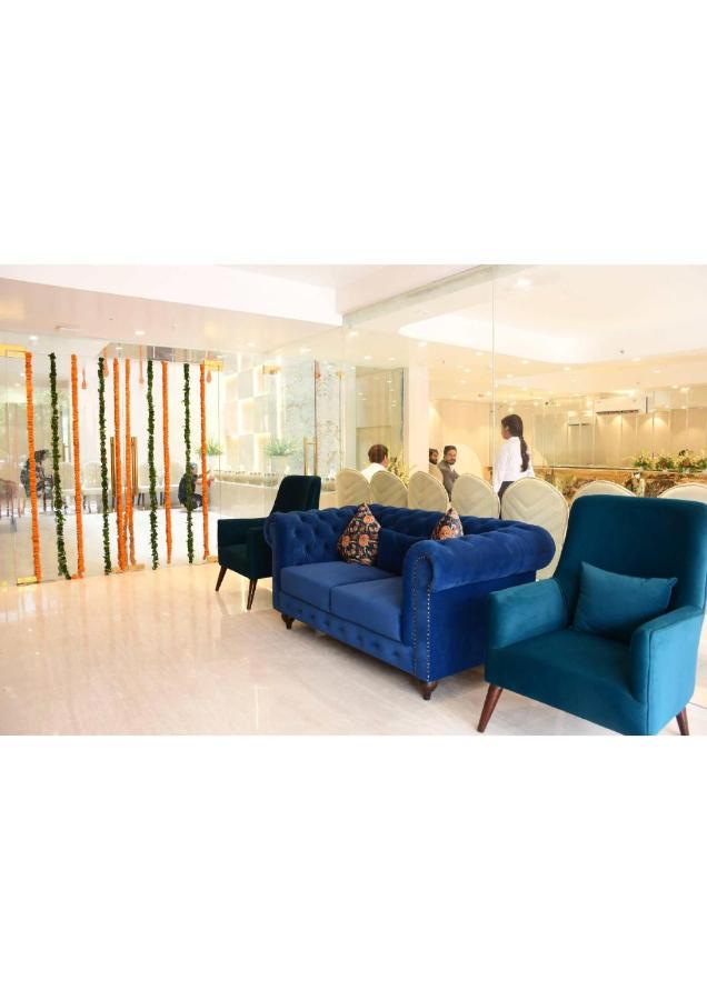 Aadat Hotel