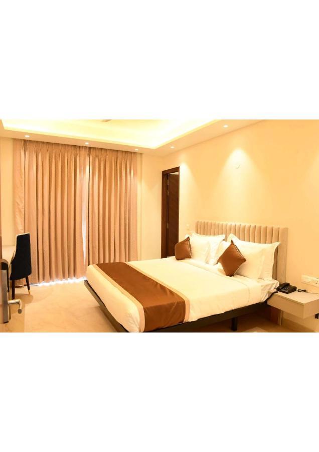 Aadat Hotel