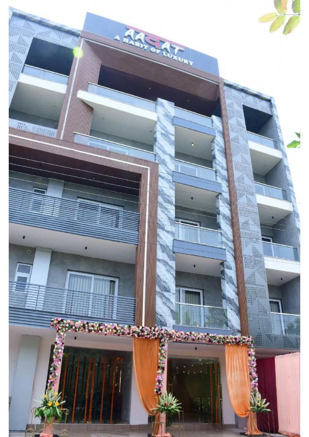 Aadat Hotel