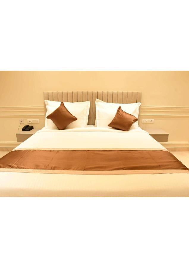 Aadat Hotel