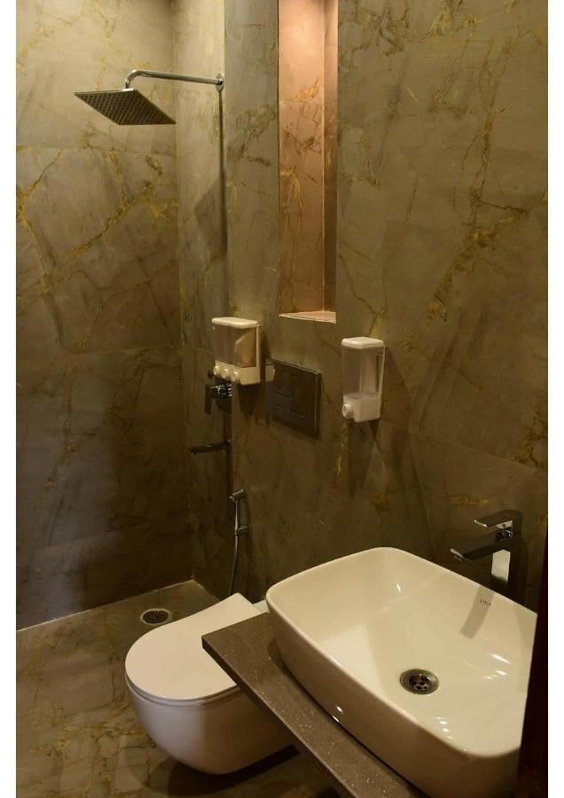 Aadat Hotel