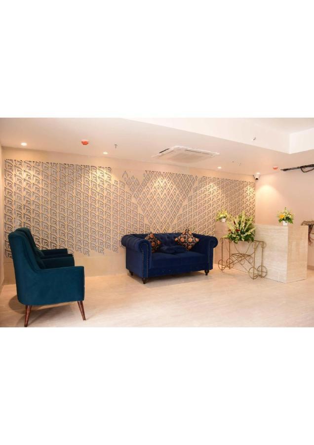 Aadat Hotel