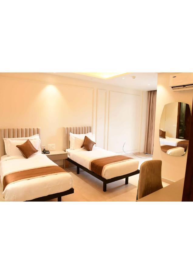 Aadat Hotel