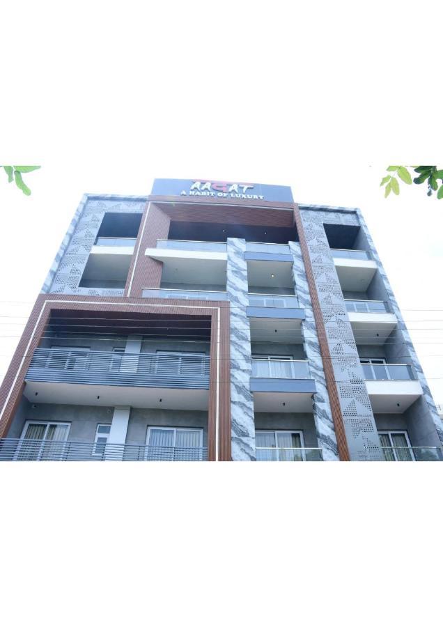 Aadat Hotel