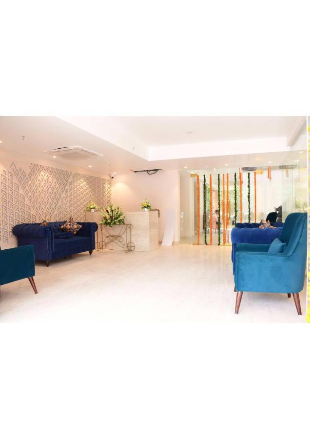 Aadat Hotel
