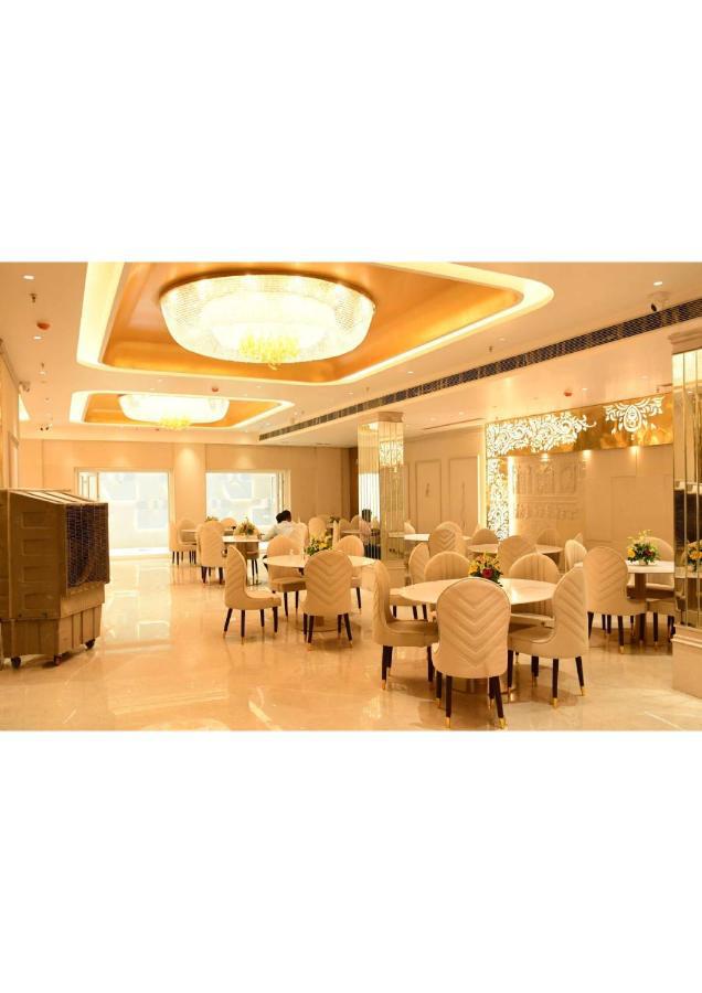 Aadat Hotel