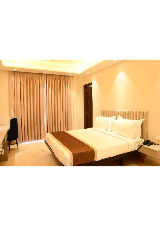 Aadat Hotel
