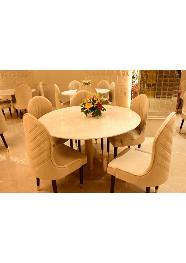 Aadat Hotel
