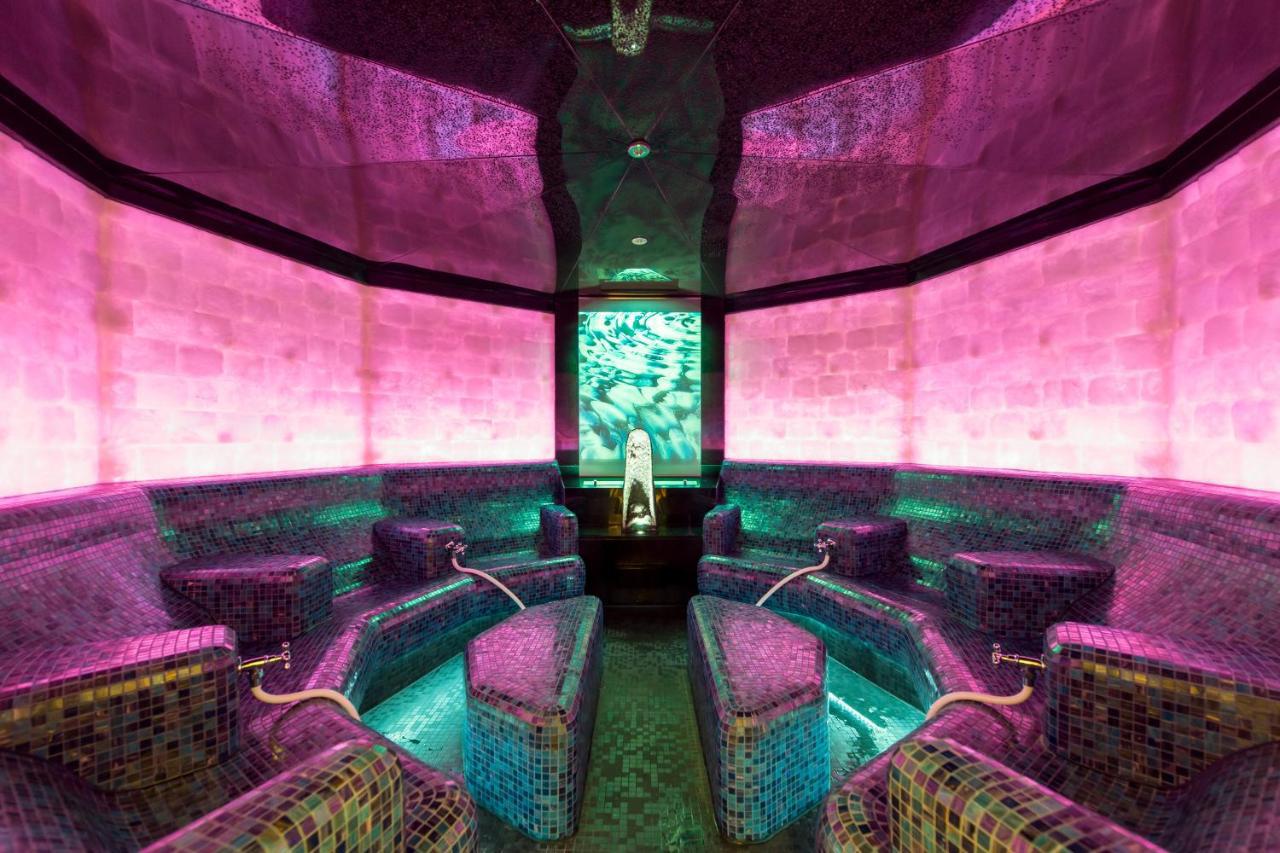 Aqua Dome 4 Sterne Superior Hotel & Tirol Therme Langenfeld