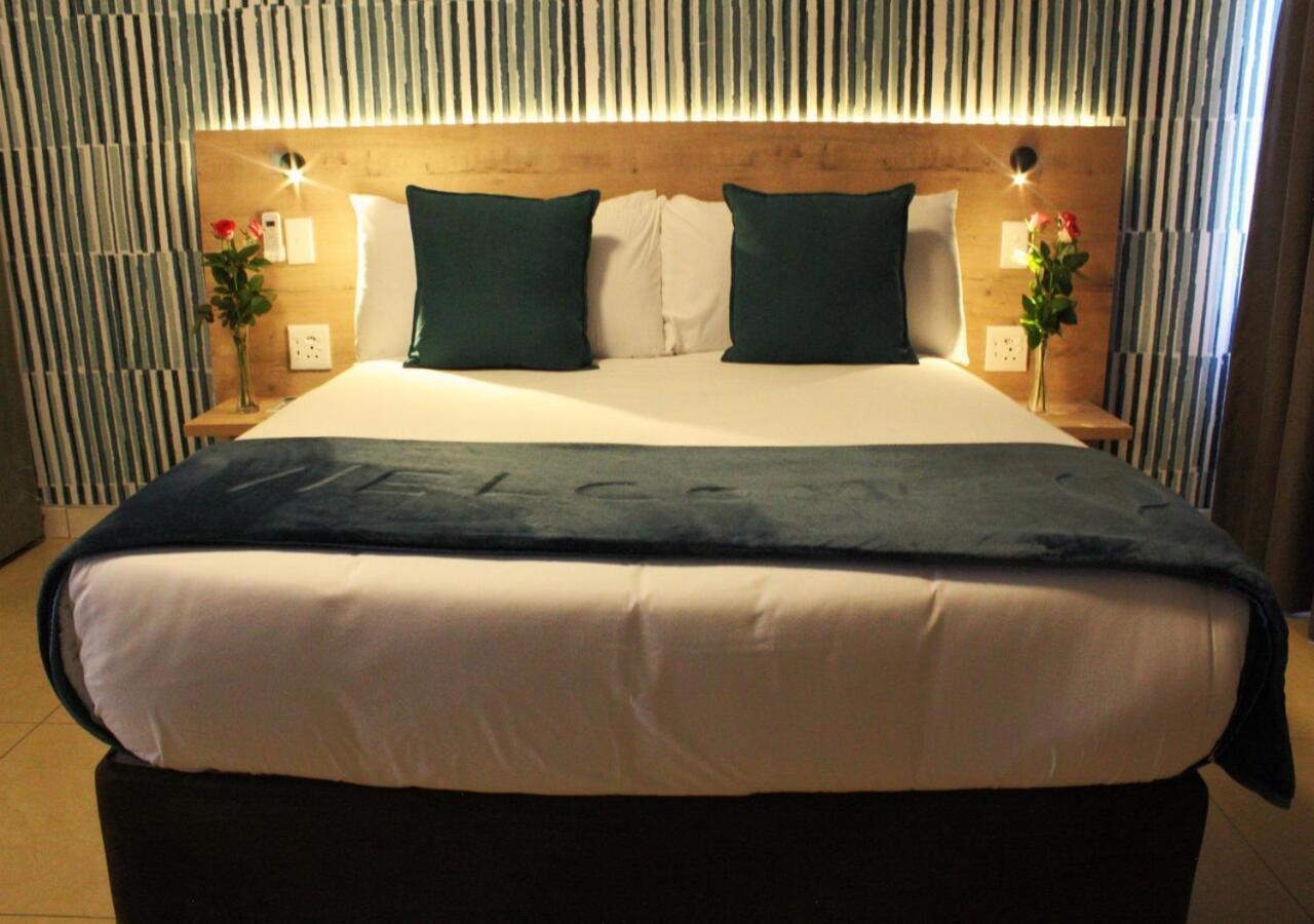 Bayside Hotel 14 Monty Naicker Street