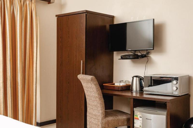 Bayside Hotel 14 Monty Naicker Street
