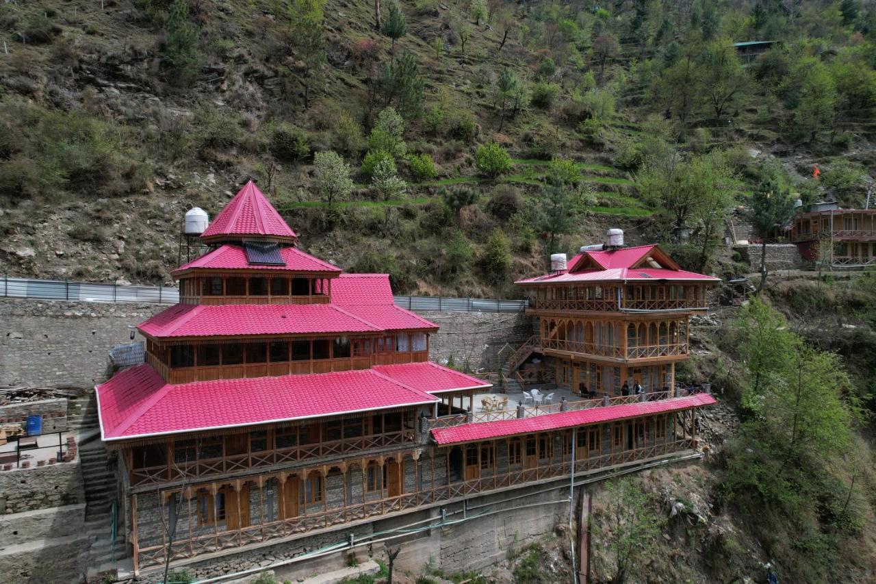 Wowstayz Tirthan Village Resort