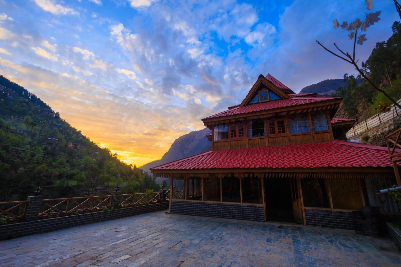 Wowstayz Tirthan Village Resort