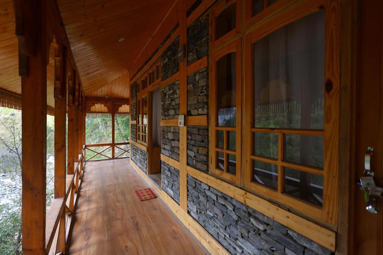 Wowstayz Tirthan Village Resort