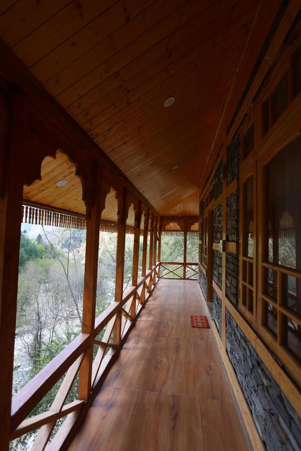 Wowstayz Tirthan Village Resort