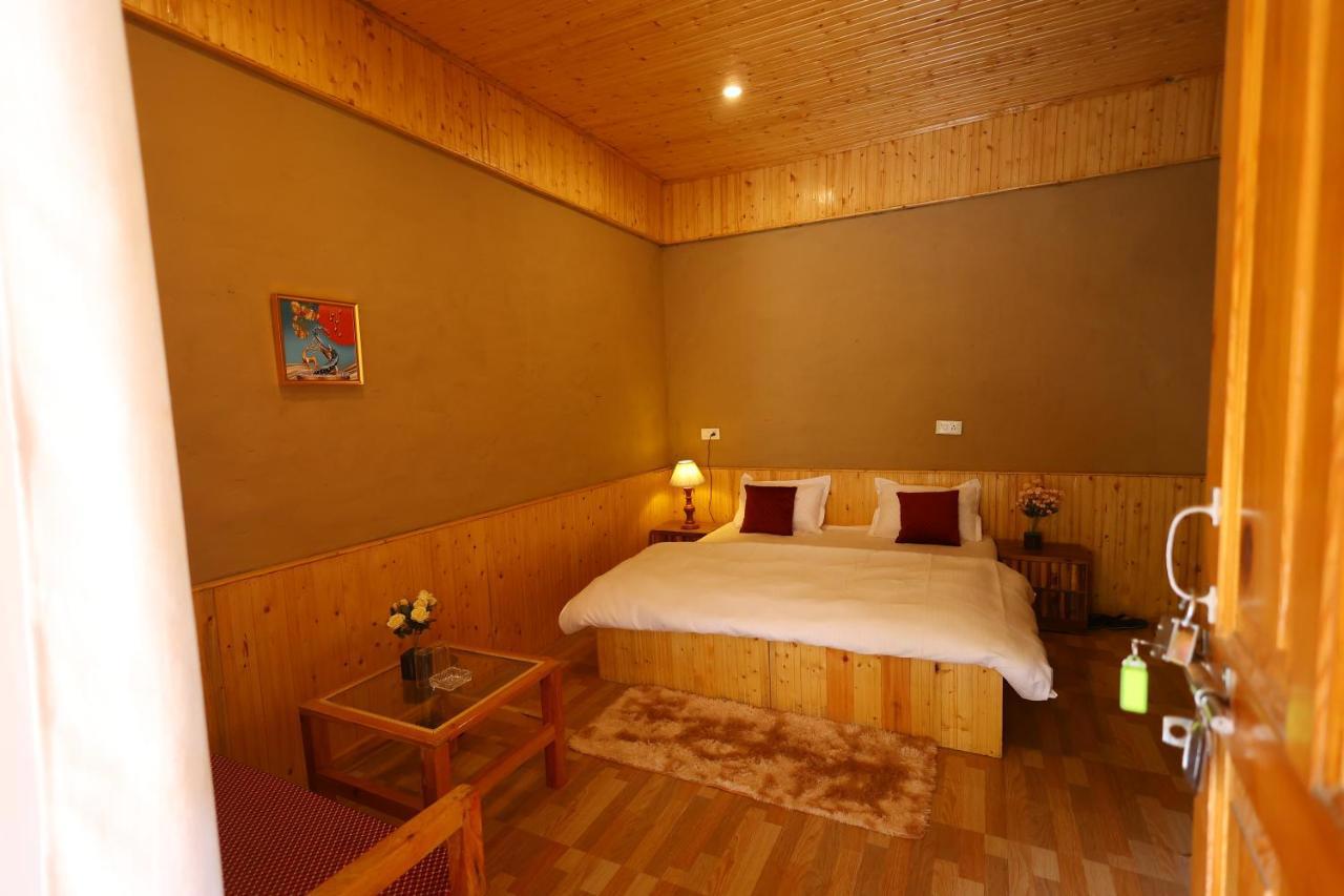 Wowstayz Tirthan Village Resort