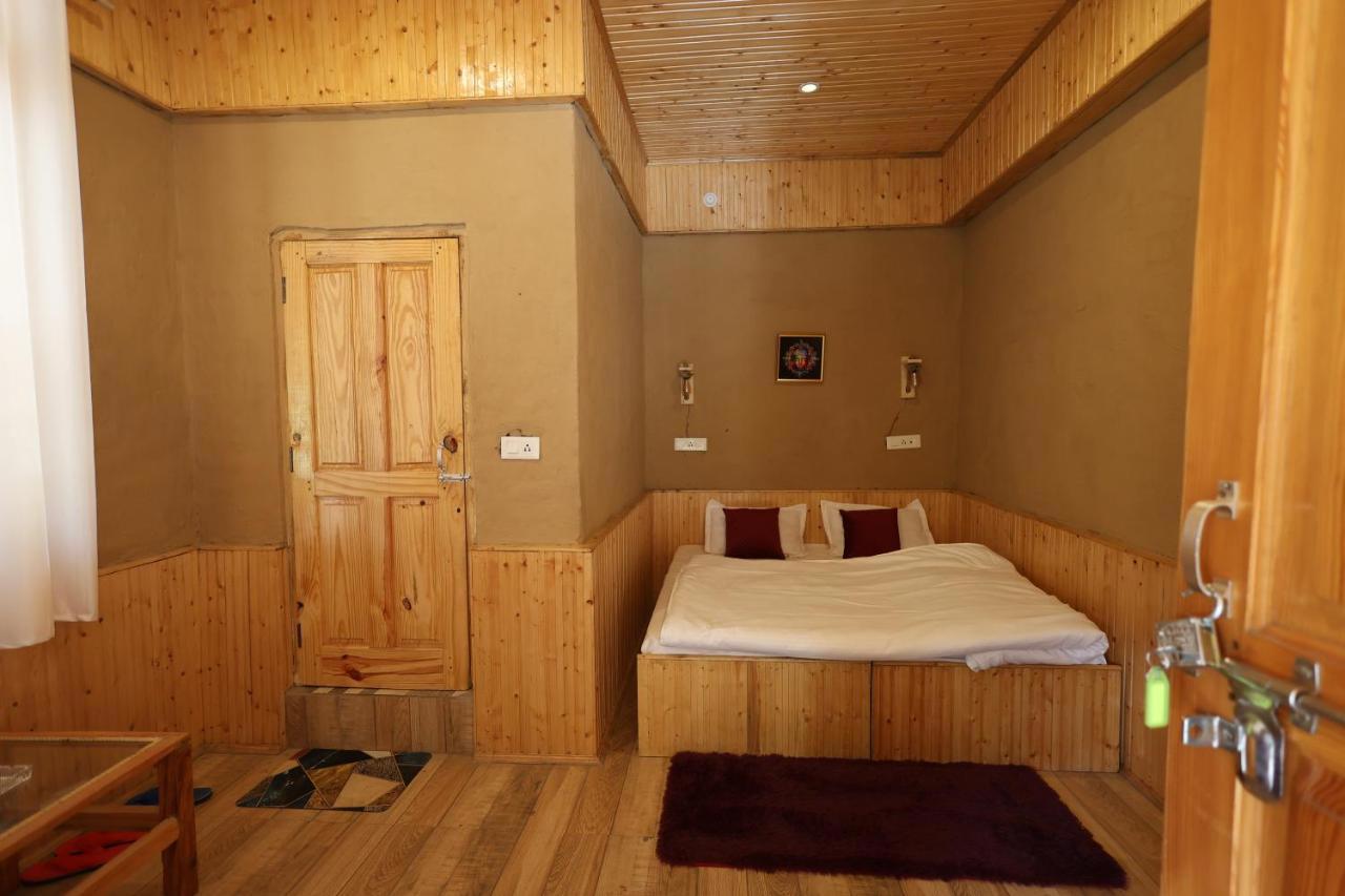 Wowstayz Tirthan Village Resort