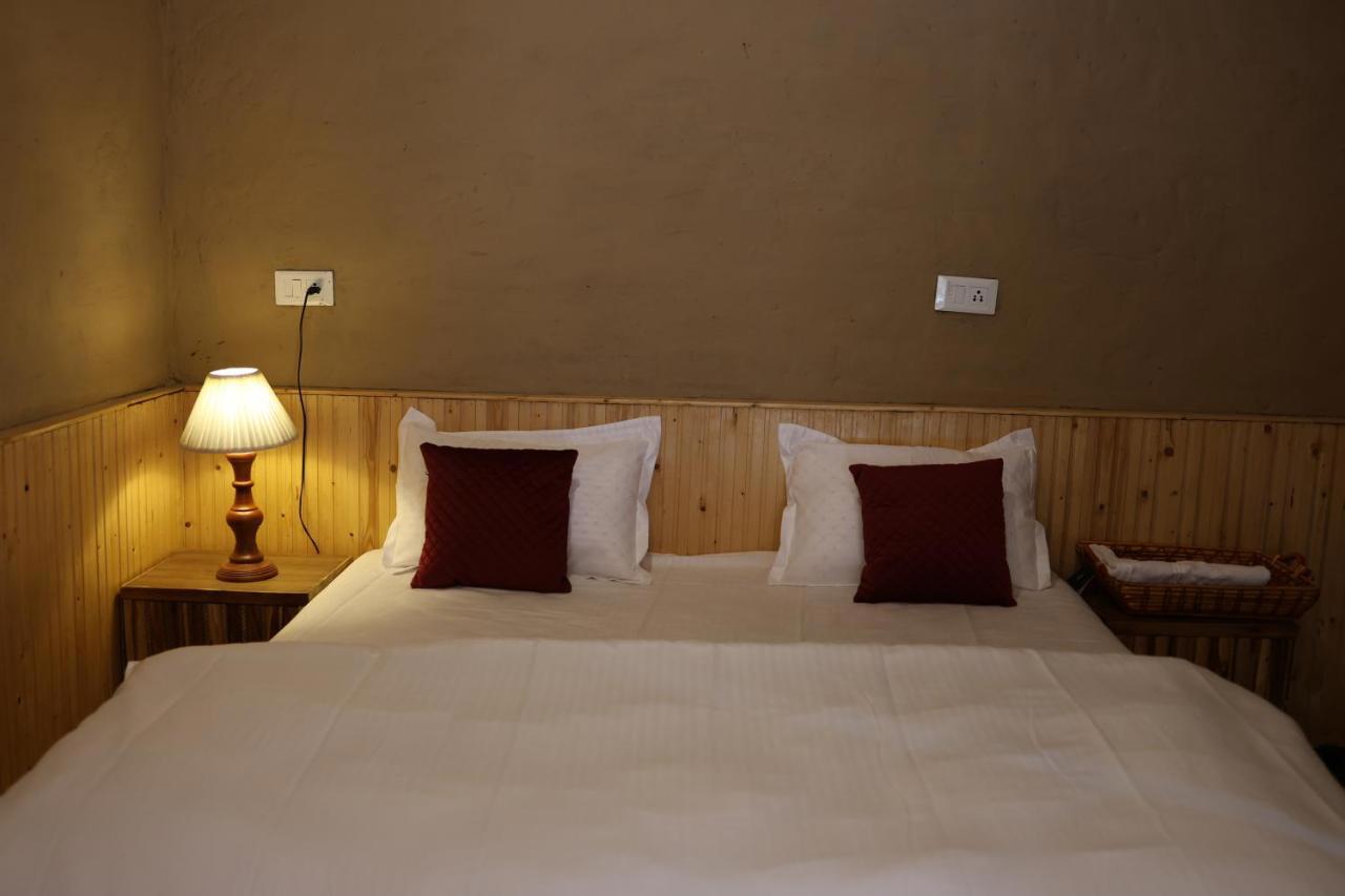 Wowstayz Tirthan Village Resort