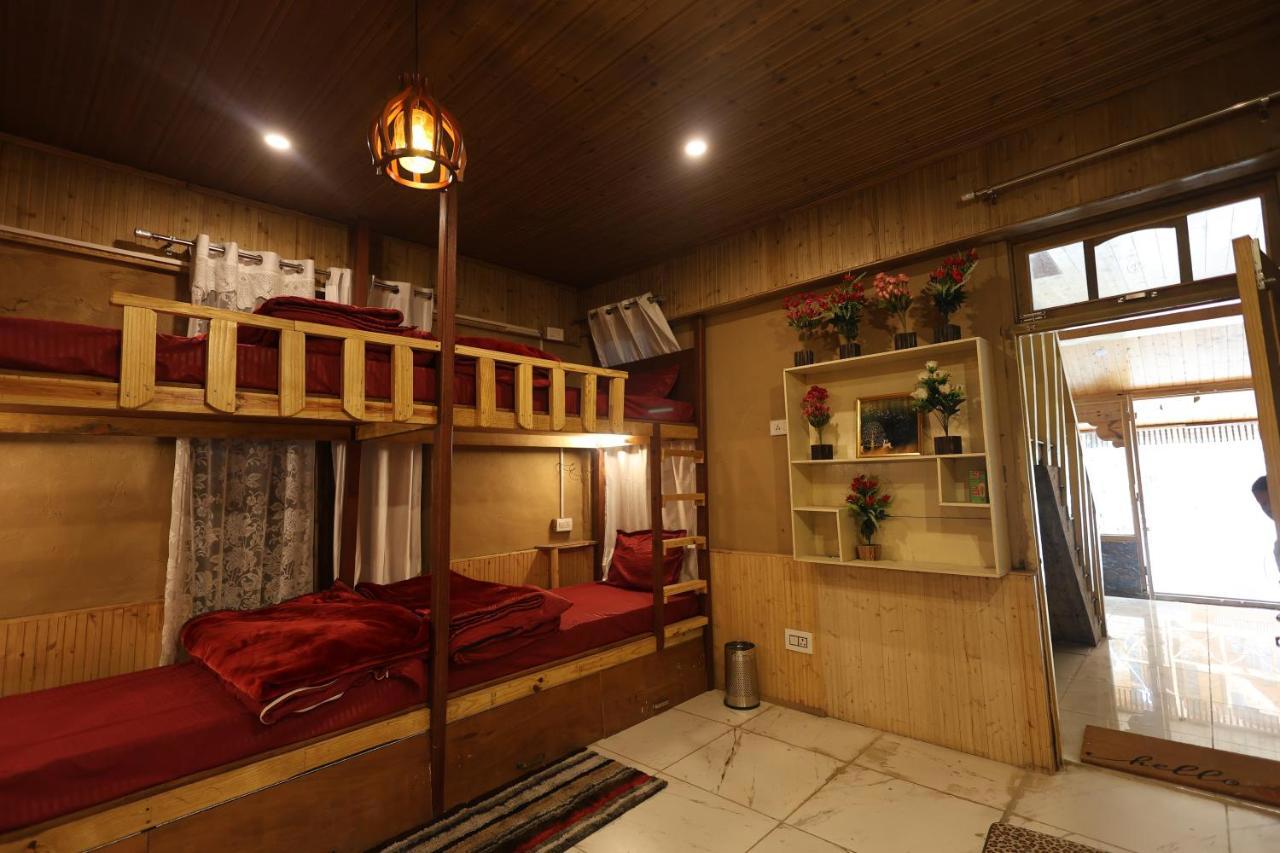 Wowstayz Tirthan Village Resort