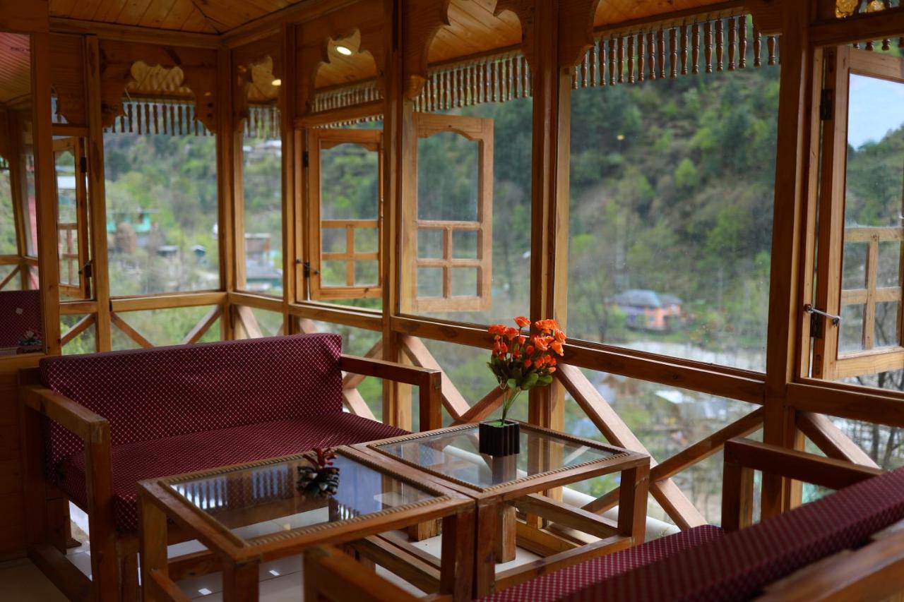 Wowstayz Tirthan Village Resort