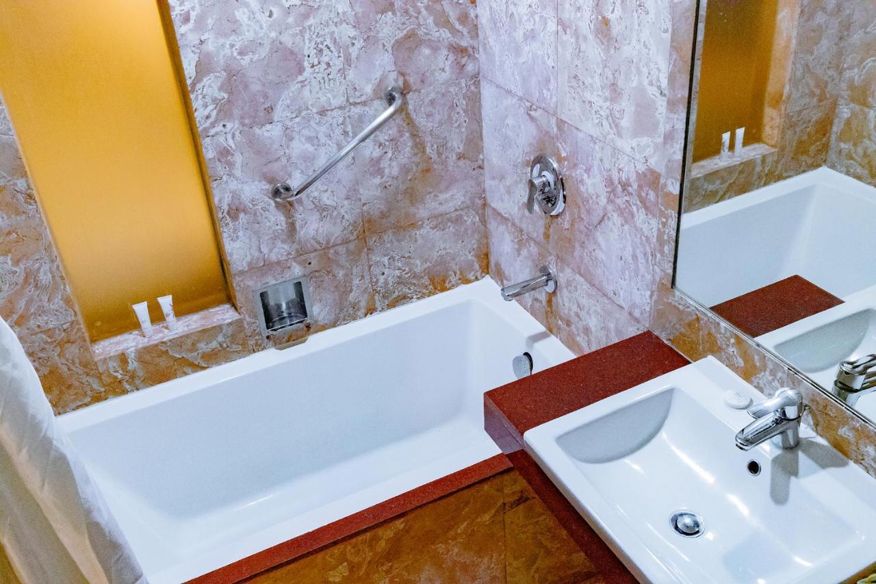 Crown Regency Resort Annex