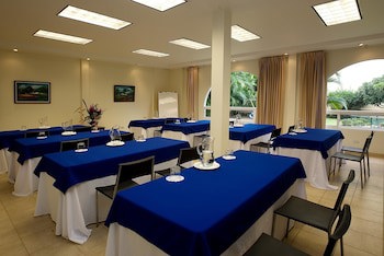Apartotel & Suites Villas Del Rio