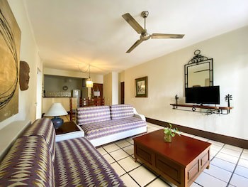 Puerto De Luna Pet Friendly & Family Suites Hotel