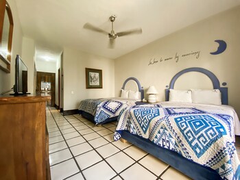 Puerto De Luna Pet Friendly & Family Suites Hotel