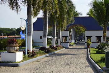 Puerto De Luna Pet Friendly & Family Suites Hotel