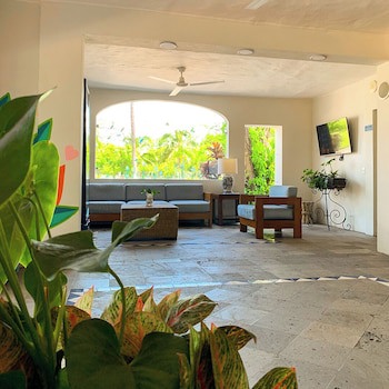 Puerto De Luna Pet Friendly & Family Suites Hotel